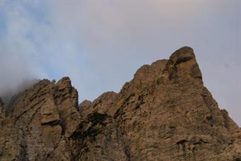 la sfinge della Grauzaria alle prime ore dell'alba.