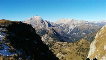 Grandioso panorama verso il Pal Piccolo e Pal grande, più in là Creta di Collinetta e Collina.<br />