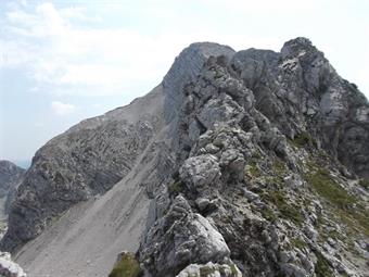 Vrh nad Skrbino (2054 metri) dalla Koca na planini Stador.