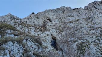 Da dove si vedono due finestre naturali nella roccia.