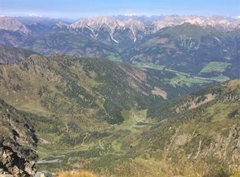 Panorama verso settentrione: le Lienzer Dolomiten e la ridente Lesachtal. 