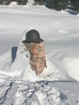 A breve distanza si trova il caratteristico monumento, dedicato al Fiume Sacro alla Patria.