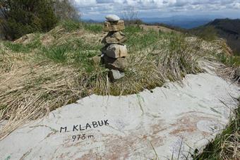 L'ometto e le indicazioni sulla cima del M. Klabuk, appena sopra la Bocchetta di Masarolis