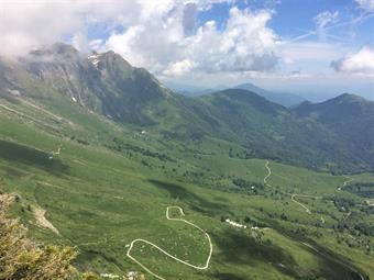 A levante si riconoscono Škofič, Maselnik, Rdeči Rob, Veliki e Mali Stador, Sleme, Vodil e Mrzli Vrh, teatro di aspri scontri.