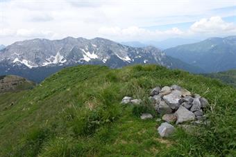 Il semplice ometto sulla cima della Creta di Lanza