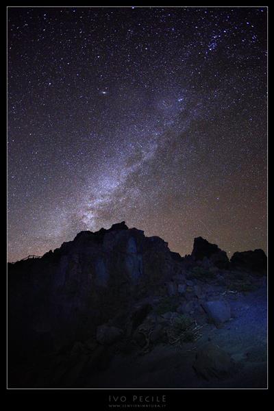 06-La Via Lattea sopra le rupi vulcaniche di La Palma