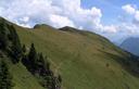 28-I ripidi pendii erbosi che scendono dal monte Oberkofel