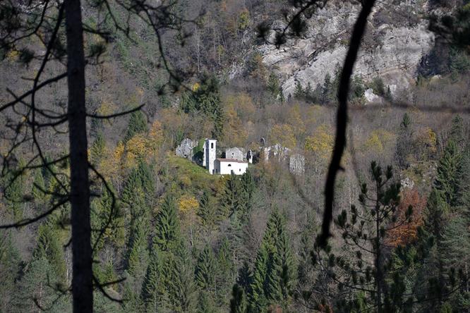 03-Il borgo di Palcoda dal sentiero - Foto R.Miniutti