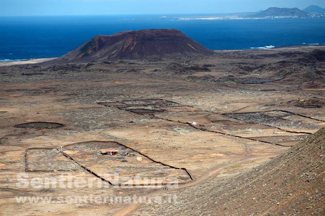 05-L'arido paesaggio della punta nord di Fuerteventura
