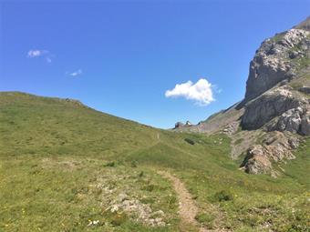 Percorse poche decine di metri verso sinistra, ci dirigiamo quindi al Passo Val d'Inferno, confine di stato con l'Austria.