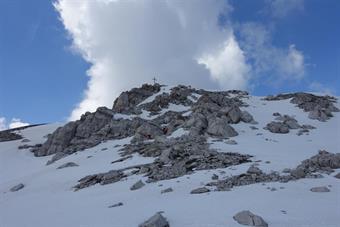 Il cocuzzolo roccioso che costituisce la cima del Monte Petz, massima elevazione dello Sciliar